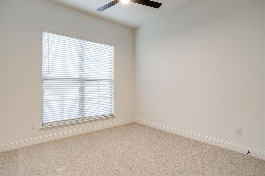 Secondary bedroom with ceiling fan