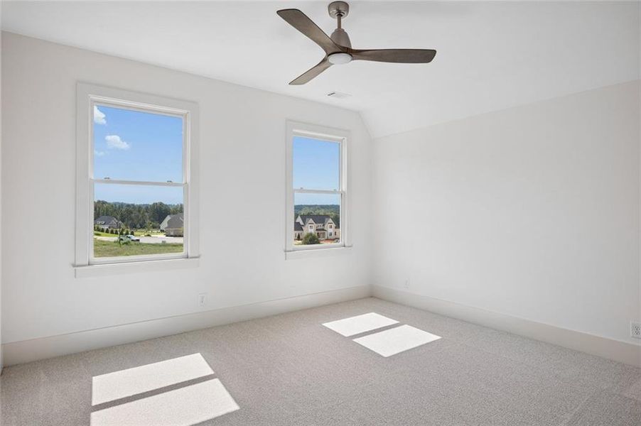 Spacious, unfurnished interior of a new home in , Bogart (Image 20).