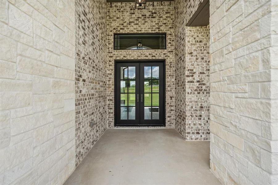 Exterior details and patio area of a home in , Weatherford (Image 4).