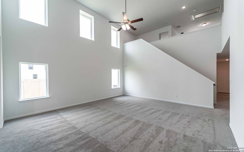 Spacious, unfurnished interior of a new home in Hennersby Hollow, San Antonio (Image 5). Spacious, unfurnished interior of a new home in Hennersby Hollow, San Antonio (Image 5).