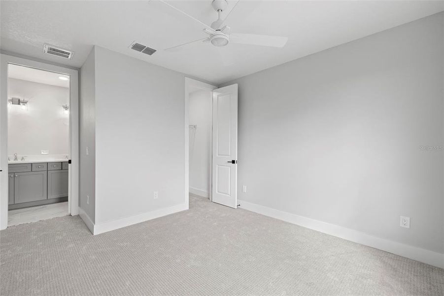 Spacious, unfurnished interior of a new home in , Tampa (Image 12).
