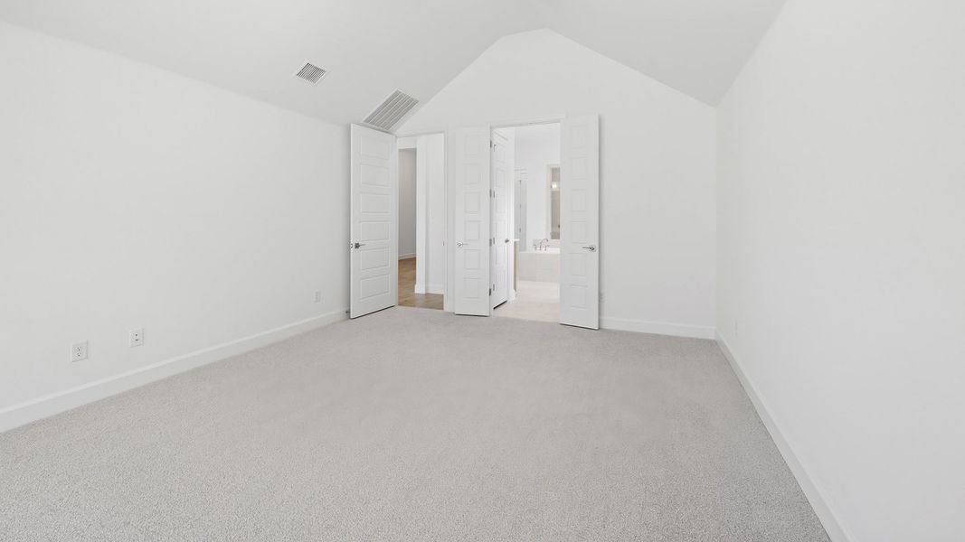 Spacious, unfurnished interior of a new home in Eliana, McKinney (Image 22).