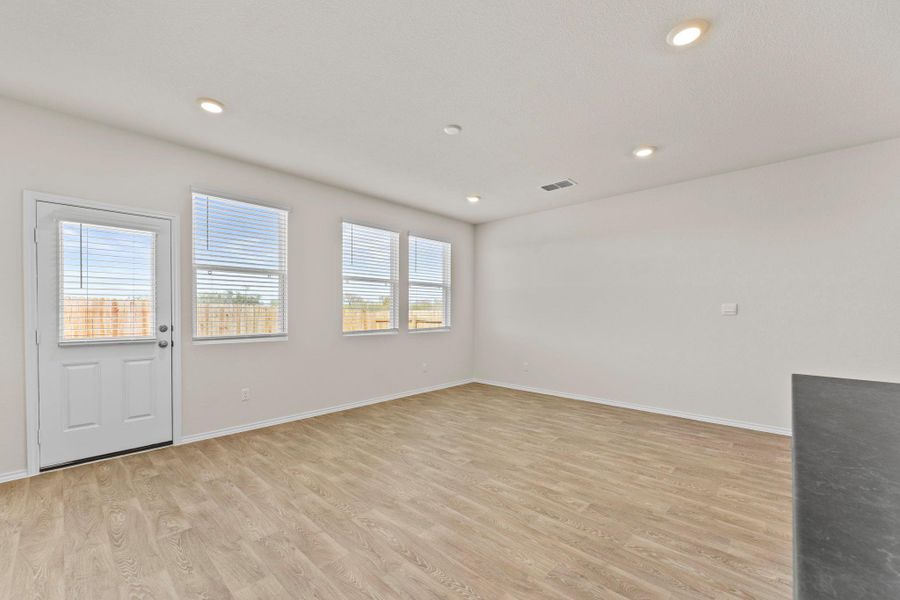 Spacious, unfurnished interior of a new home in Bollinger, Maxwell (Image 10).