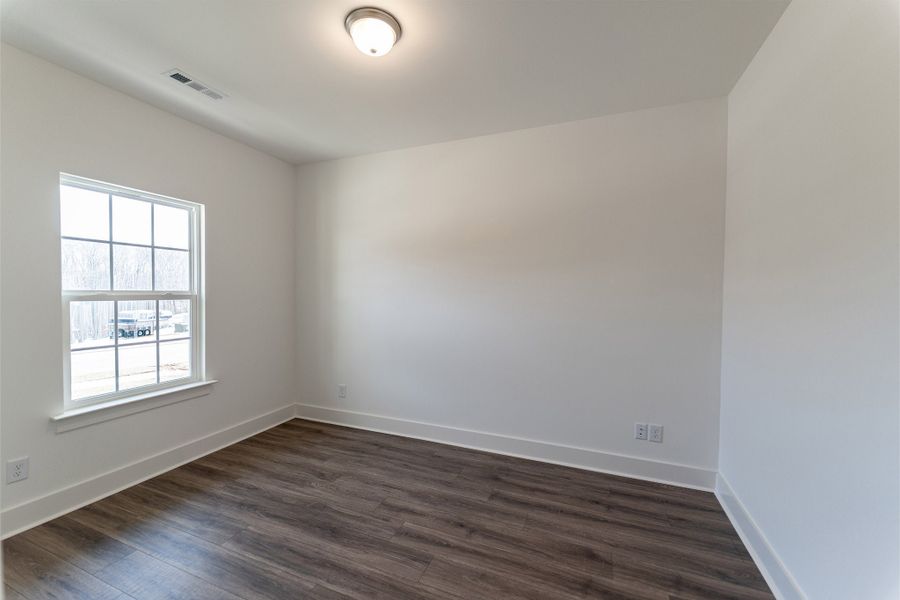 Spacious, unfurnished interior of a new home in Brush Creek, Fairview (Image 25).