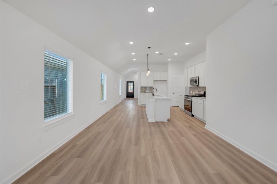 Spacious, unfurnished interior of a new home in Lone Star Landing, Montgomery (Image 14).