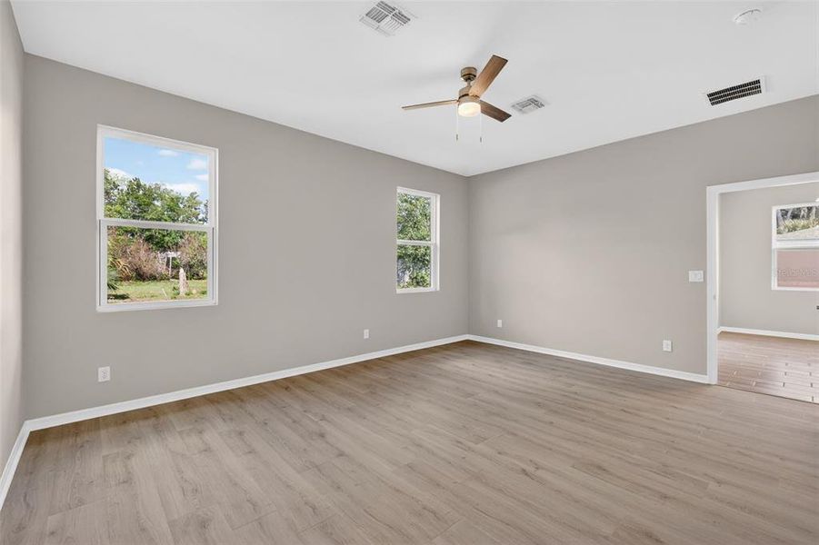 Spacious, unfurnished interior of a new home in , Umatilla (Image 16).