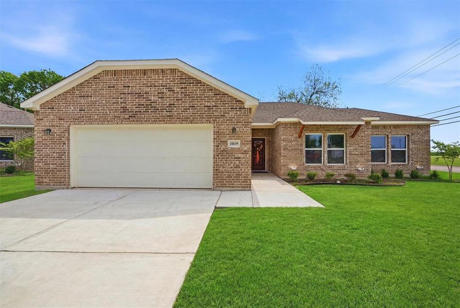 Front exterior of a new home in , Sherman, TX, highlighting curb appeal (Image 20). Front exterior of a new home in , Sherman, TX, highlighting curb appeal (Image 20).