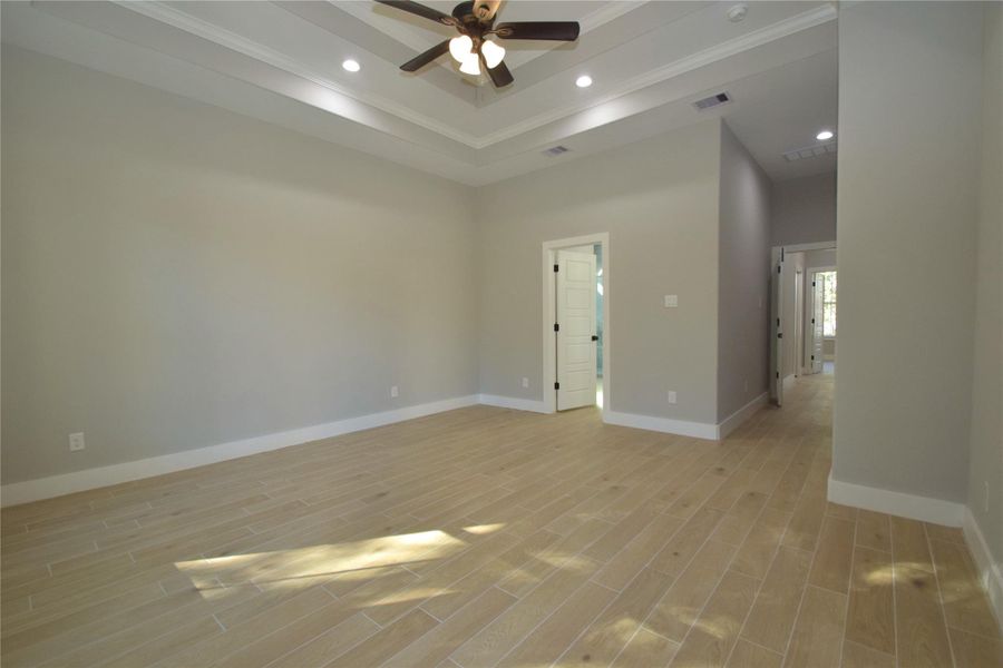 Spacious, unfurnished interior of a new home in , Huntsville (Image 30).