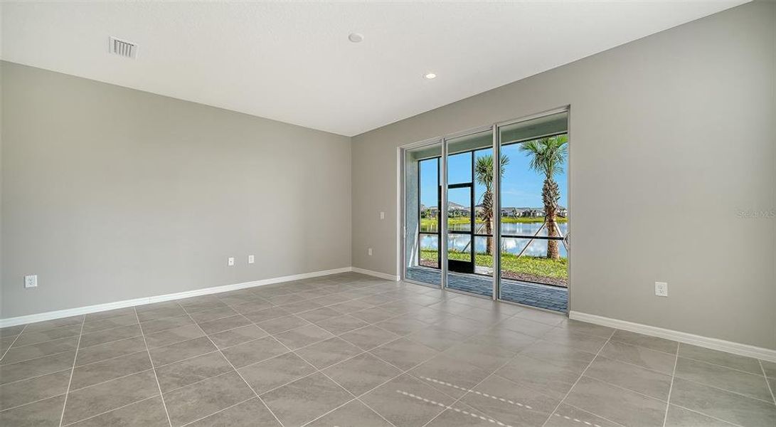 Spacious, unfurnished interior of a new home in , Sarasota (Image 13).