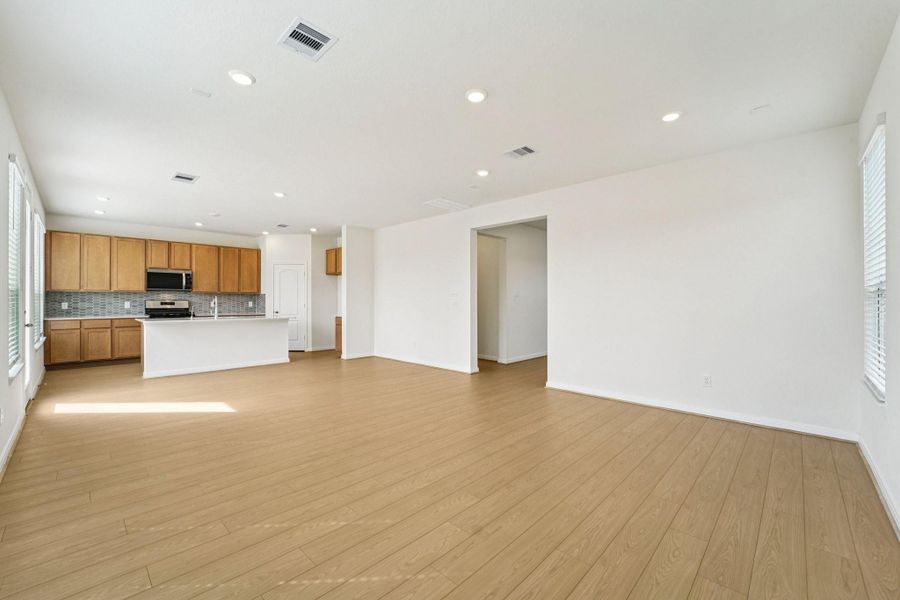 Spacious, unfurnished interior of a new home in Olympia Falls, Fresno (Image 28).