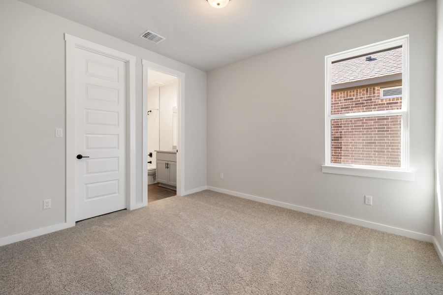 Spacious, unfurnished interior of a new home in Lariat, Liberty Hill (Image 42).