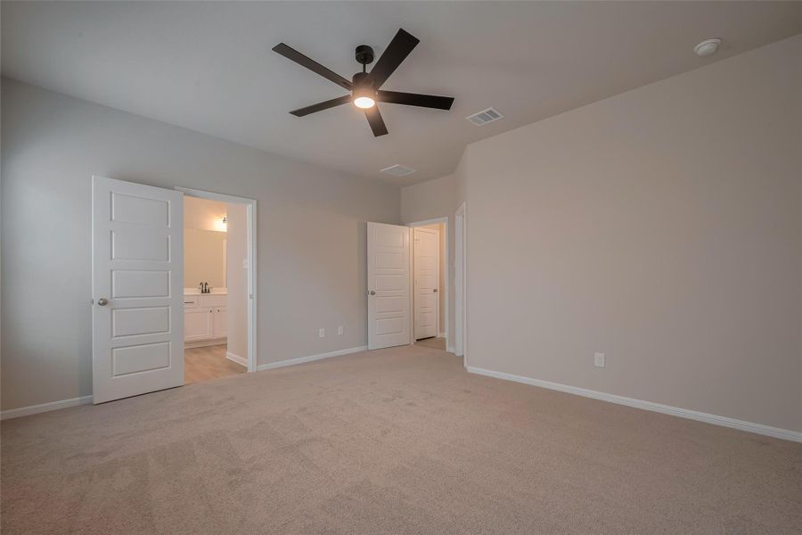 Spacious, unfurnished interior of a new home in La Segarra, Brookshire (Image 44).