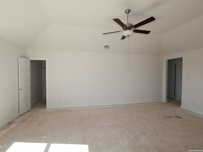 Image 33 of a home in Cinco Lakes.