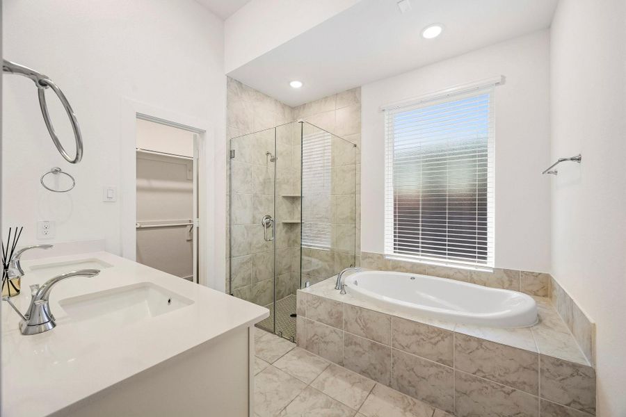 Furnished interior view inside a new home in Meridiana, Iowa Colony (Image 6).