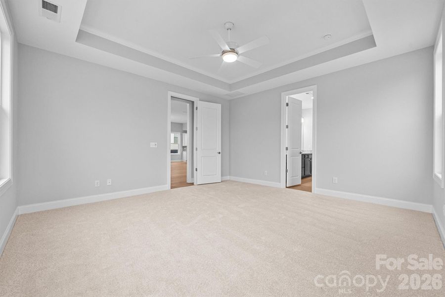 Spacious, unfurnished interior of a new home in Handsmill on Lake Wylie, York (Image 25).
