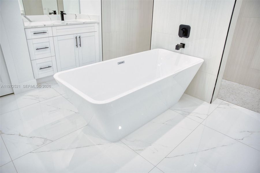 Furnished interior view inside a new home in , Cape Coral (Image 8).