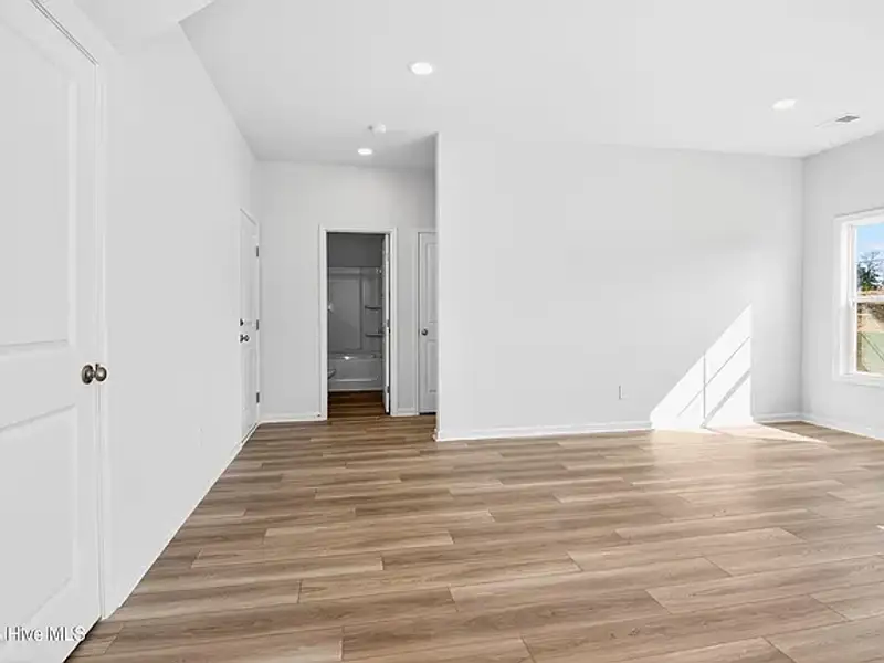 Spacious, unfurnished interior of a new home in Portrait Hills, Aiken (Image 7).