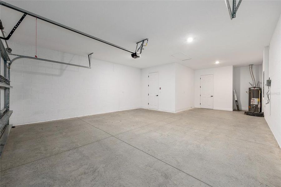 Spacious, unfurnished interior of a new home in , Ocala (Image 39).