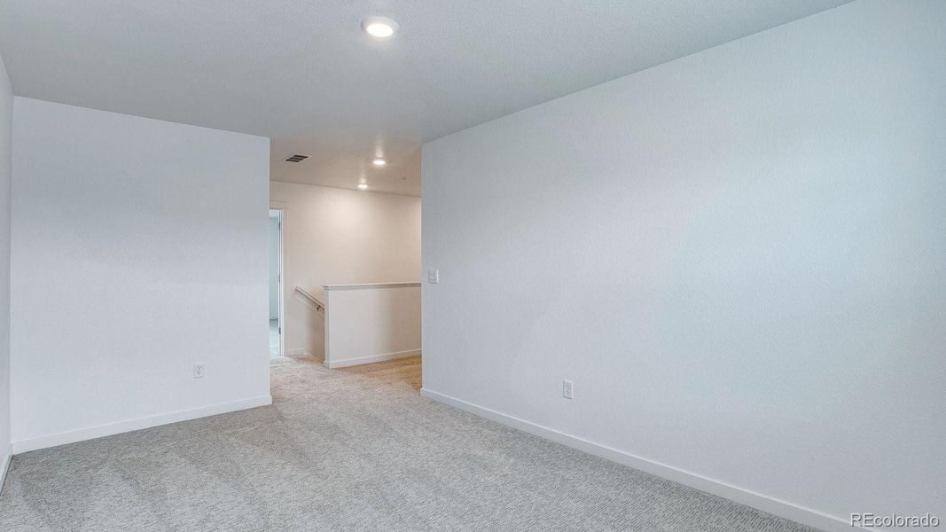 Spacious, unfurnished interior of a new home in Hansen Farm, Fort Collins (Image 28).
