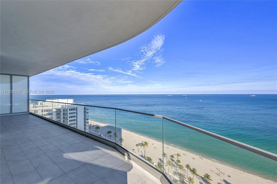 Condo located in Fort Lauderdale, FL showcasing its design and architecture (Image 34).
