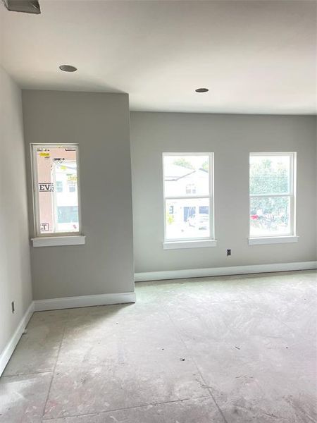 Spacious, unfurnished interior of a new home in , Dallas (Image 5).