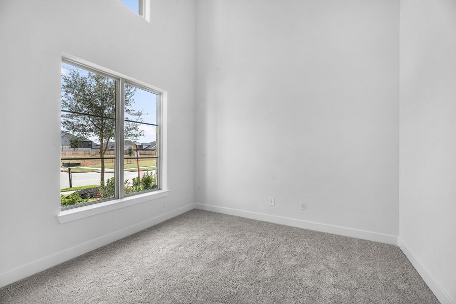 Spacious, unfurnished interior of a new home in Sienna, Missouri City (Image 13).