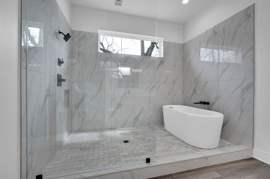 Furnished interior view inside a new home in , Waxahachie (Image 6).