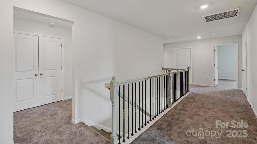 Spacious, unfurnished interior of a new home in Sylvan Creek, Denver (Image 25).