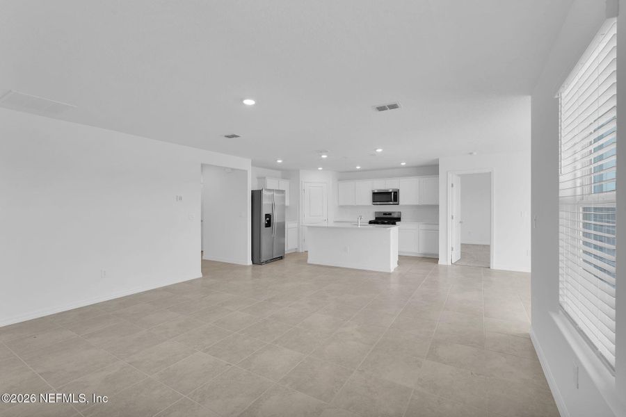 Spacious, unfurnished interior of a new home in Wells Landing, Jacksonville (Image 17).