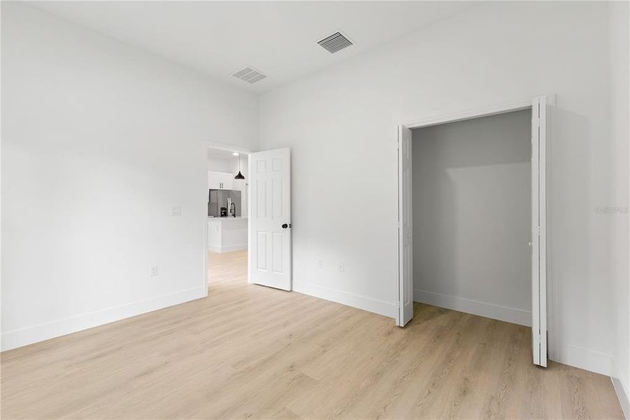 Spacious, unfurnished interior of a new home in , Ocala (Image 24).