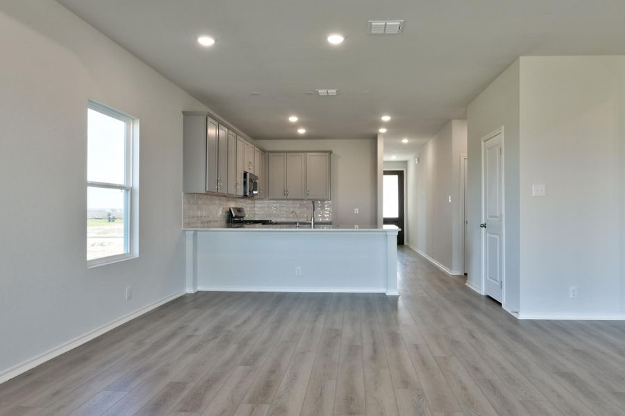 Representative unfurnished interior of a home built from the Cassidy by Ashton Woods in Cordova Trails, Seguin (Image 17).