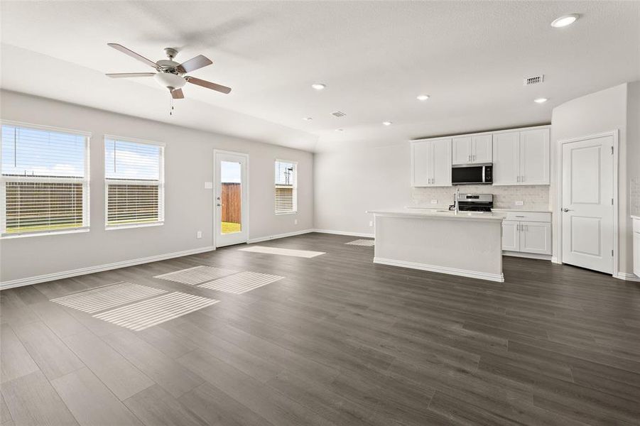 Spacious, unfurnished interior of a new home in River Ridge, Crandall (Image 12).