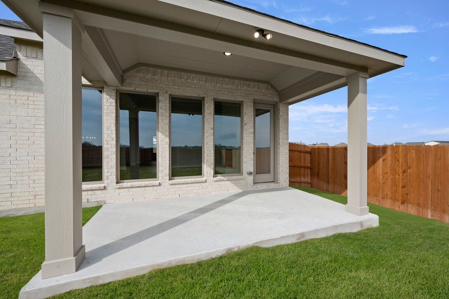 Exterior details and patio area of a home in Chapel Ridge, Waco (Image 3).