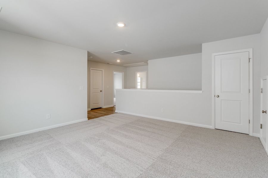 Spacious, unfurnished interior of a new home in Winston Point, Gilbert (Image 26).