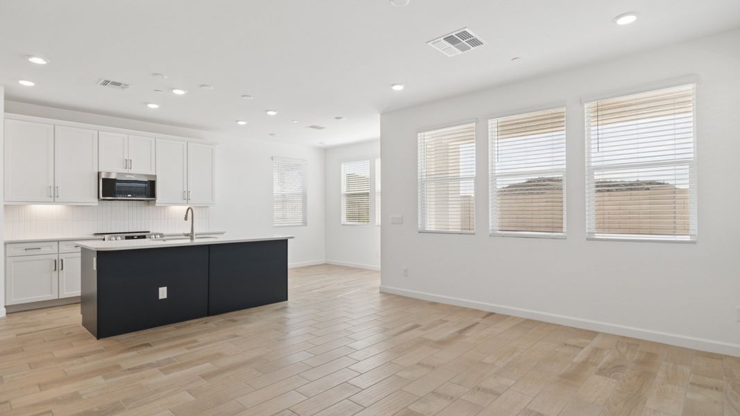Spacious, unfurnished interior of a new home in The Buttes at Mystic, Peoria (Image 22).