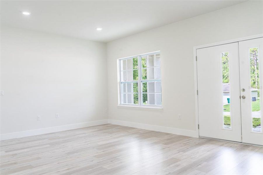 Spacious, unfurnished interior of a new home in , Citrus Springs (Image 23).