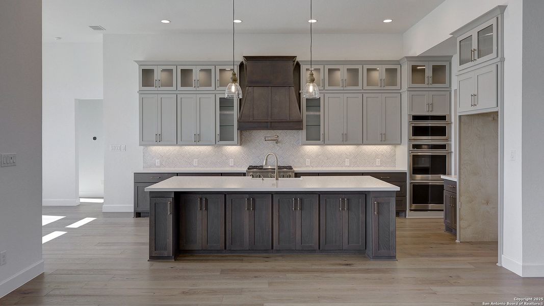 Furnished interior view inside a new home in George's Ranch Acre, Boerne (Image 10).