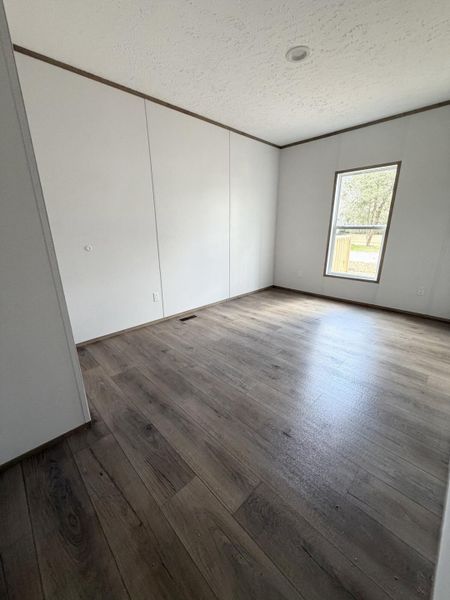 Spacious, unfurnished interior of a new home in , Walterboro (Image 13).