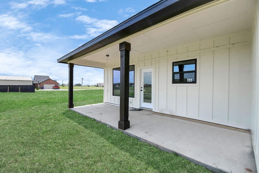 Exterior details and patio area of a home in , Angleton (Image 28).