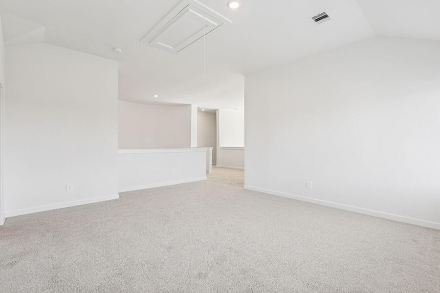 Spacious, unfurnished interior of a new home in Stewart's Ranch, Conroe (Image 24).