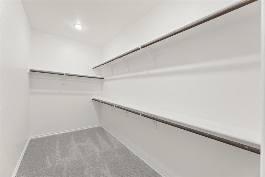 19. 3316 Dahlia - Closet
