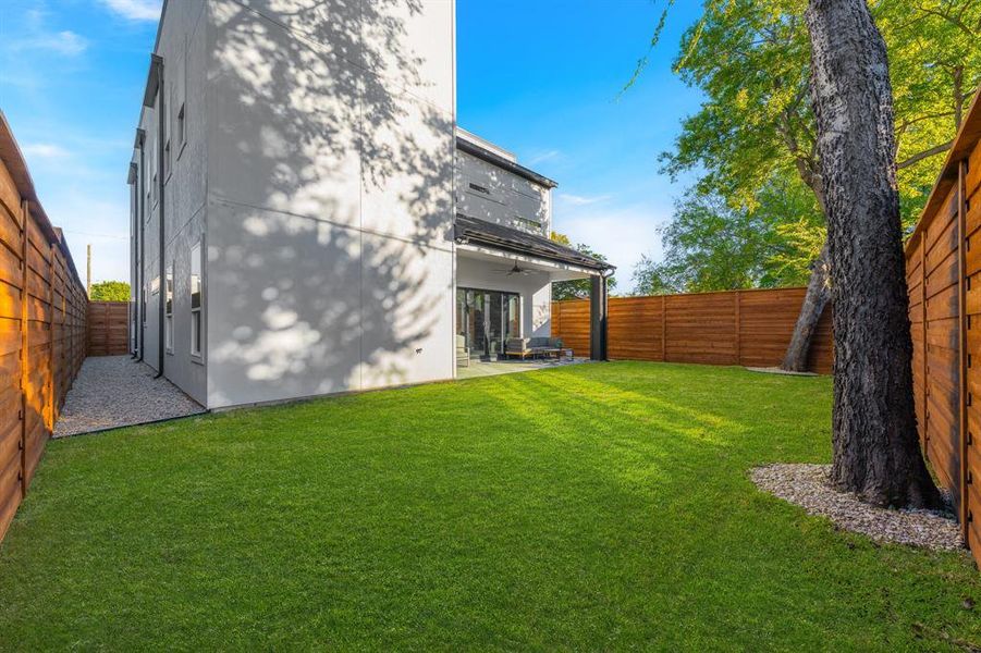 Lush green grass and 8 foot privacy fence. Lush green grass and 8 foot privacy fence.