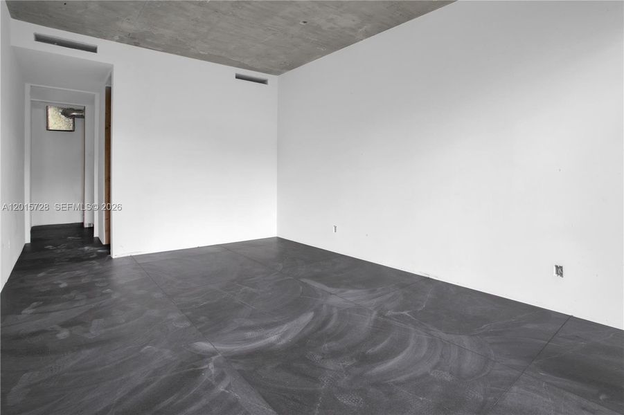 Spacious, unfurnished interior of a new home in , Miami (Image 6).