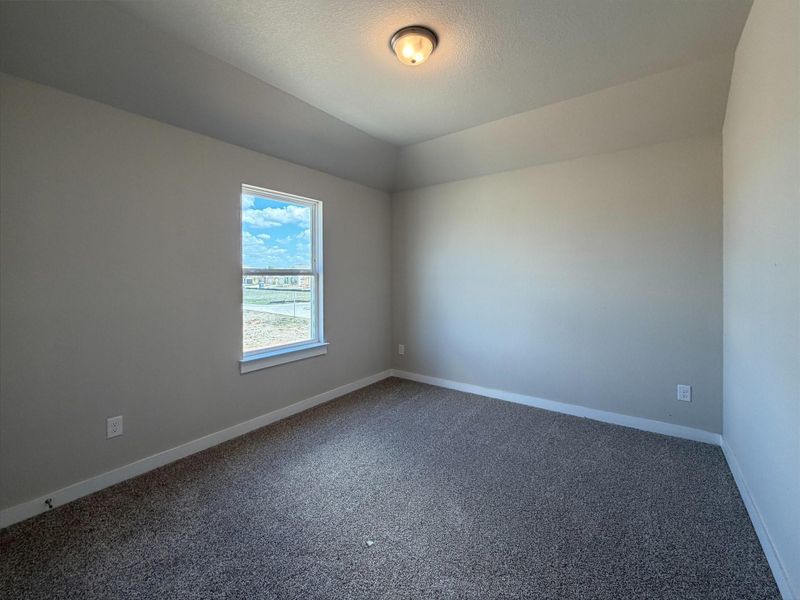 Spacious, unfurnished interior of a new home in Creeks Crossing, Elgin (Image 15).