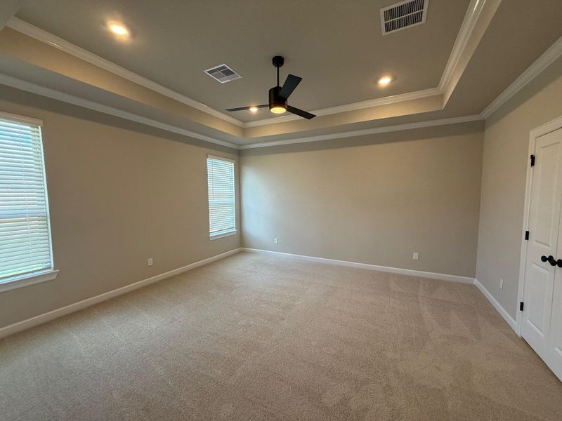 Spacious, unfurnished interior of a new home in Wellborn Settlement, College Station (Image 15).