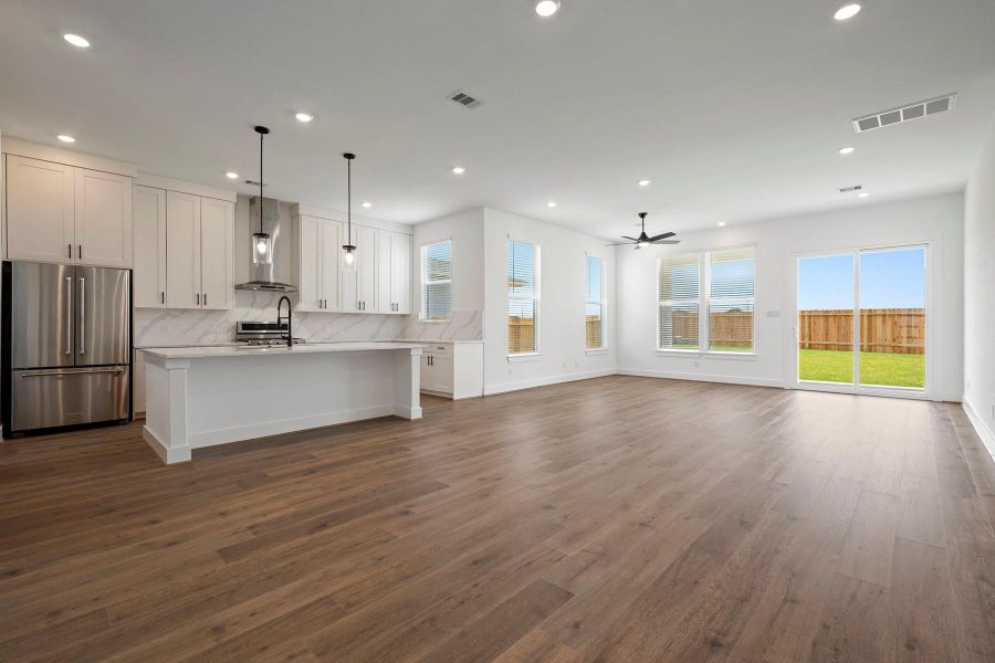 Spacious, unfurnished interior of a new home in Hallimore Ranch, Rosenberg (Image 19). Spacious, unfurnished interior of a new home in Hallimore Ranch, Rosenberg (Image 19).
