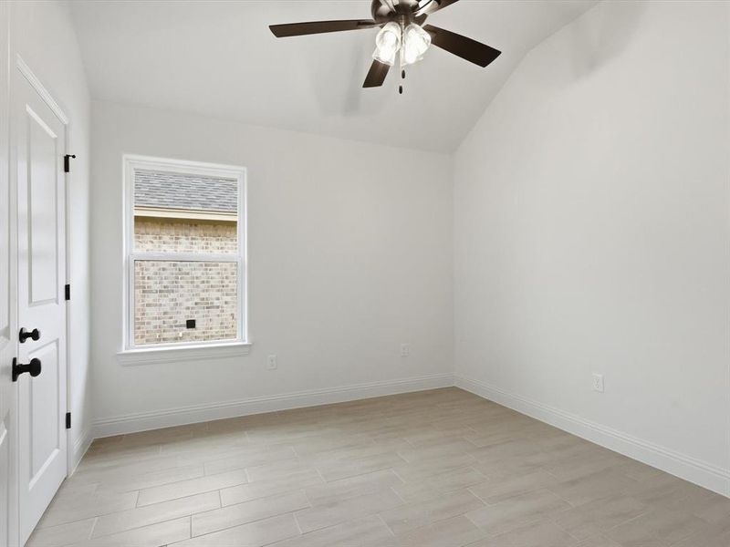 Spacious, unfurnished interior of a new home in , Tolar (Image 34).