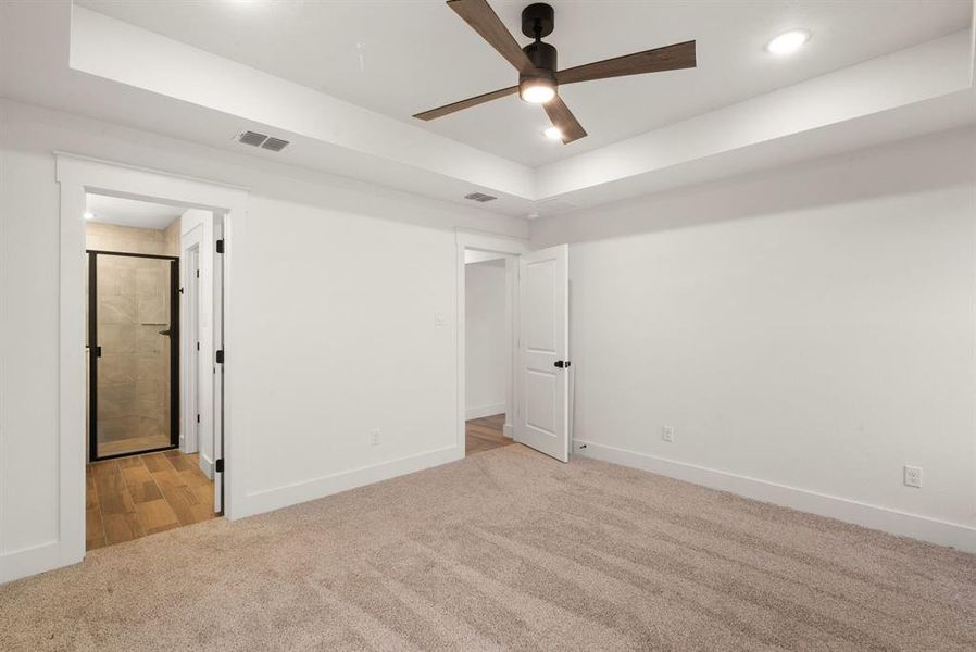 Spacious, unfurnished interior of a new home in , Lipan (Image 13).