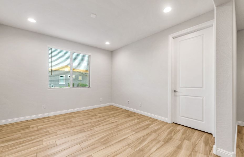 Spacious, unfurnished interior of a new home in Sun City Festival, Buckeye (Image 19).