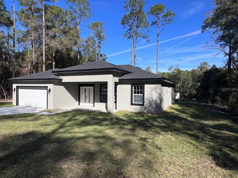 Exterior details and patio area of a home in , Citrus Springs (Image 3).